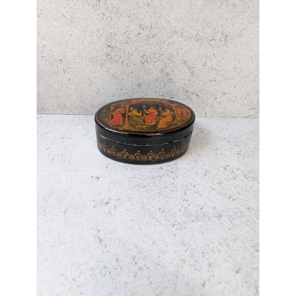 Signed Palekh Russian Lacquer Box w/ Certificate – “Maidens” by Kononova – 1992 - Picture 2 of 9